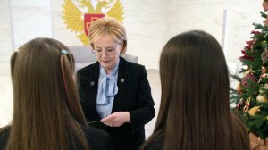 Сергей Собянин и Вероника Скворцова приняли участие в благотворительной акции "Елка желаний".