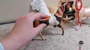 с наступающим годом лошади !