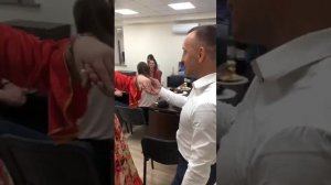 ЦЫГАНСКИЙ ТЕАТР ПОЗДРАВИЛ В ОФИСЕ ЮБИЛЯРА ! РОЗА И БОГДАН ЗАКИРОВЫ ! ЖИВОЙ ГОЛОС И МУЗЫКА ГИТАРЫ