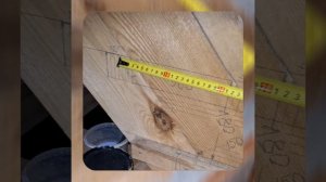 1000044157.mp4 (Собака наблюдает за устройством лестницы на 2 этаж в доме А-фрейм)