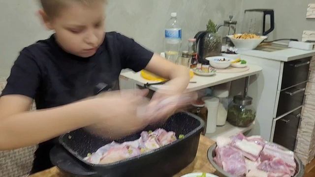 Подготовка к нг. Маринуем мясо(баранина с киви) смотреть онлайн