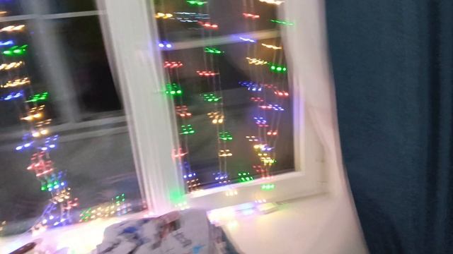 друзья и @Мякотка ну как вам украшенное окно и гирлянды напишите пж комментарий! 🙏🙏🙏 смотреть онлайн