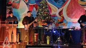 2025 г.28 декабря выступает кавер группа СТАРТ-АП поёт Александр Рябоконь