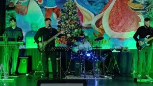 2025 г. 28 декабря выступает кавер группа СТАРТ-АП солист Разаев  Андрей