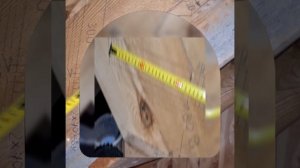 1000044158.mp4 (Собака наблюдает за устройством лестницы на 2 этаж в доме А-фрейм)