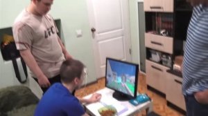 отец разбивает битой компьютер с клавиатура гриферы реальной жизни из-за minecraft