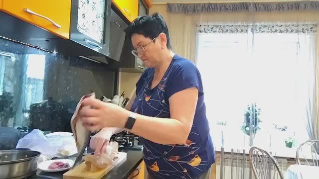 В ОБЕД МАНТЫ , ВАДИК ВАРЕНИКИ//В ГОРОД ГОТОВ ЕХАТЬ! 🐶 смотреть онлайн