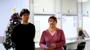 Полицейские вручили гражданке Казахстана и ее сыну свидетельство о предоставлении временного убежища