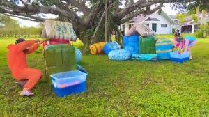 Настя и Эвелин заботятся о своей учительнице [get.gt]