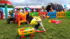 Детская площадка Лего с игрушками и машинками для детей