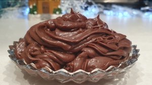 Крем из шоколада и сливок.🎄