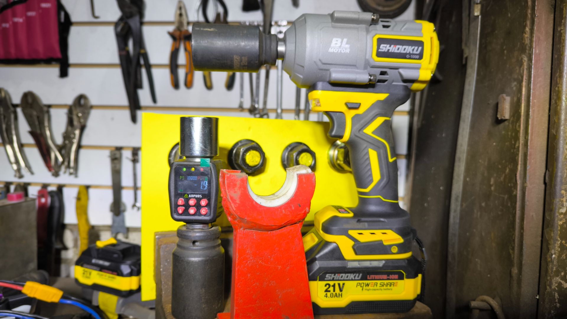 SHIDOKU G-1000 Обзор и тест ударного аккумуляторного гайковёрта 1000NM смотреть онлайн