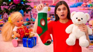 Ох уж эти куклы: ШТЕФФИ в ШОКЕ! Дед Мороз принес УГОЛЬ! СРОЧНОЕ спасание Нового Года!