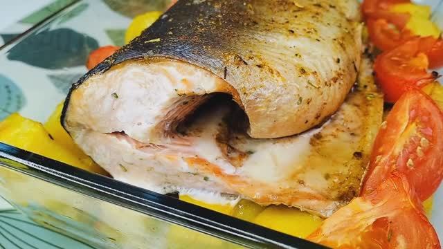 Рыба с овощами в духовке запечённая горбуша🐟 смотреть онлайн