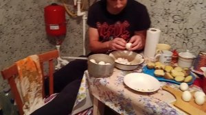 Подготовка к Новому 2026 году ,сын помогает