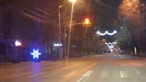 Вот такие украшения на улицах Волжского.