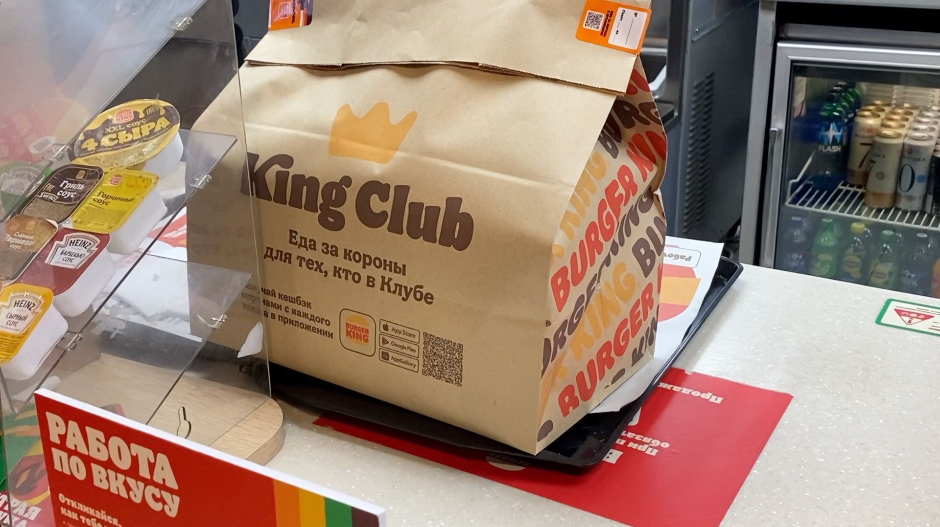 Новогодний снегопад - вышел работать в Яндекс.Доставку! смотреть онлайн