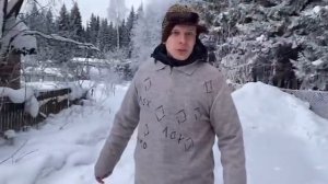 Пацаны продают Самодельное Мороженое.