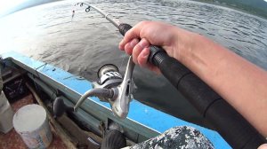 Рыбачим на ангаре в Сибири на лодке с мотором