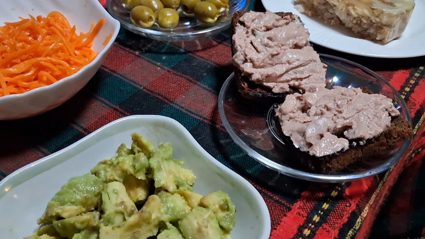 Всех с Наступающим!!!Наш скромный новогодний ужин!!! смотреть онлайн