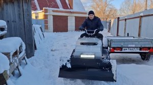 Гусеничный снеготрактор.