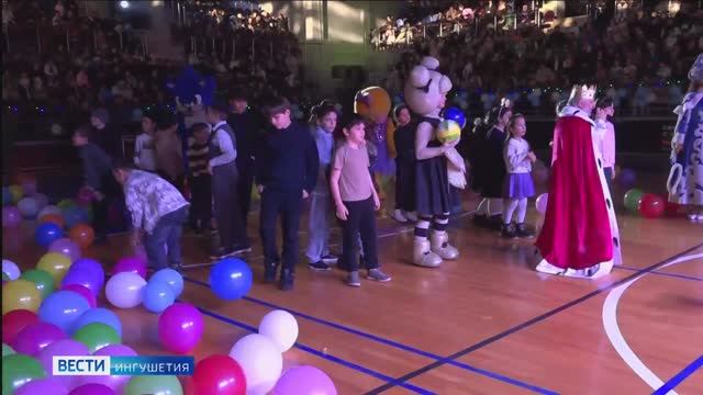 Праздник для трех тысяч детей организовали в Ингушетии смотреть онлайн