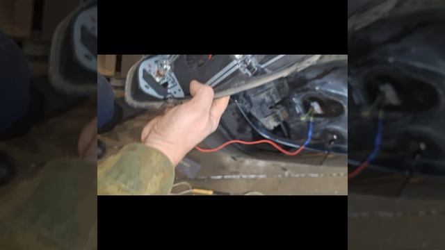 Не работает задний фонарь на Пежо 308 1,6л,  причина и решение.