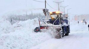 Огромные сугробы и заметенные дороги: Сотни единиц техники вышли на уборку снега на Камчатке