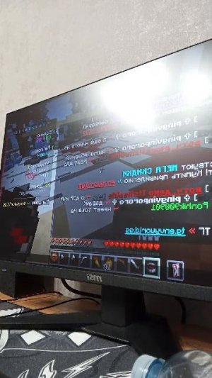 выживаем с другом вмайнкрафт
..