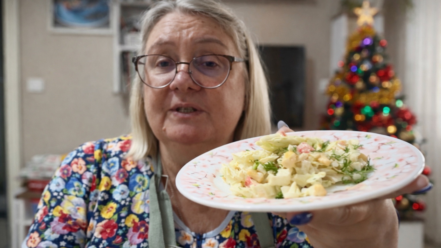 Салат с крабовыми палочками и пекинской капустой | простой и вкусный смотреть онлайн