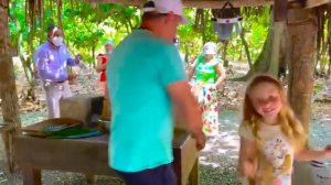 Настя показывает свой обычный школьный день