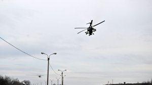 Маскировка бесполезна: Ми-28НМ разбомбили технику ВСУ. Лучшее видео из зоны СВО