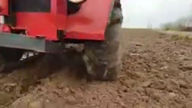 СОБРАЛ САМОДЕЛЬНЫЙ ТРАКТОР И СДЕЛАЛ ДЛЯ НЕГО РАЗРЫХЛИТЕЛЬ