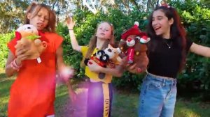 с друзьями устроили новогодний челлендж