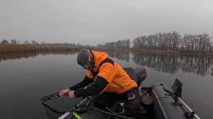 ТУТ СБИЛАСЬ ВСЯ РЫБА! САЗАНЫ И КАРАСИ НА ЗИМНЮЮ УДОЧКУ! Рыбалка зимой 2025