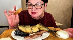 МУКБАНГ/А селедка у меня копченая