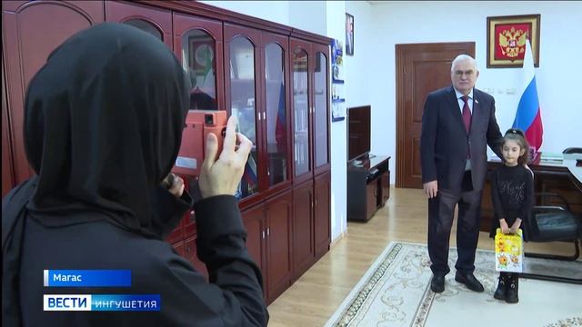 Спикер Парламента Ингушетии исполнил новогоднее желание дочки участника СВО смотреть онлайн