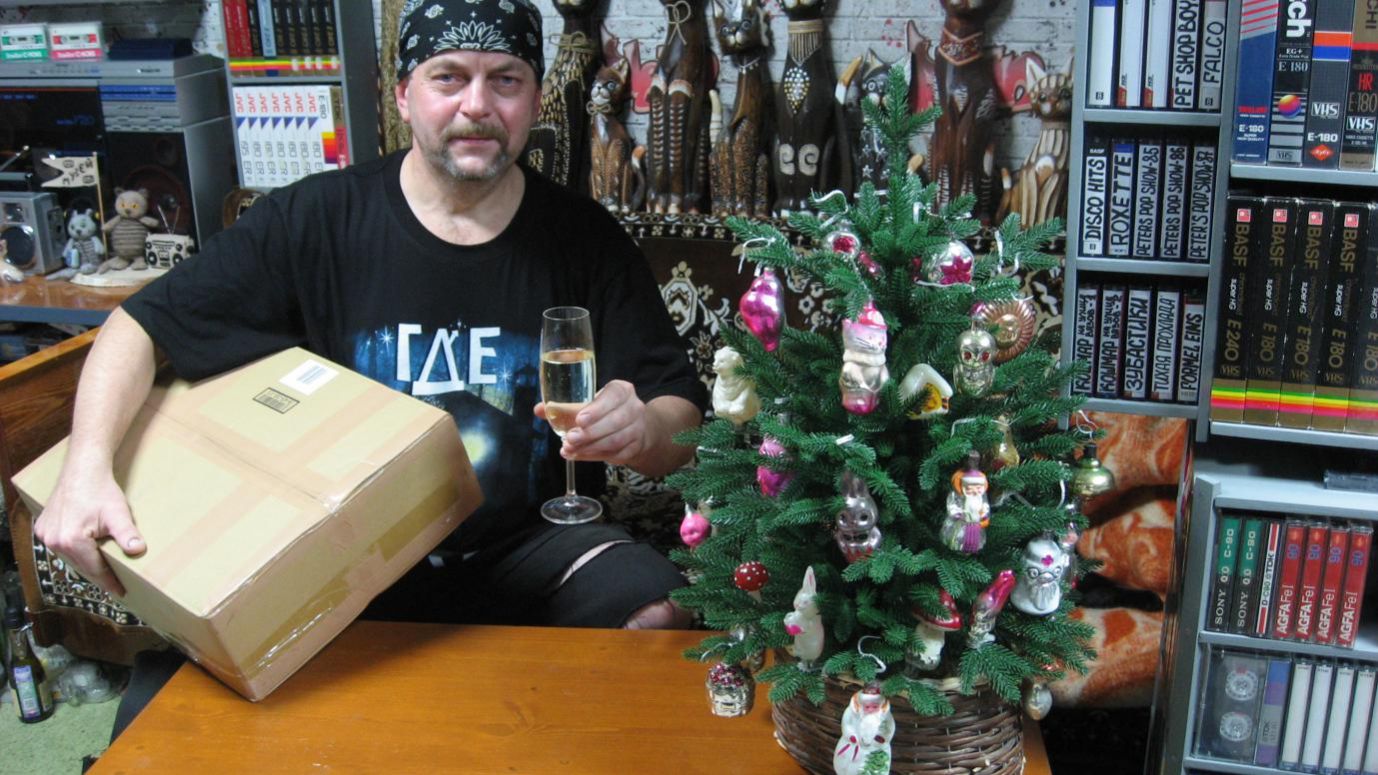 С Наступающим или новогодняя распаковка в стиле РОК-Н-РОЛЛ !!! смотреть онлайн