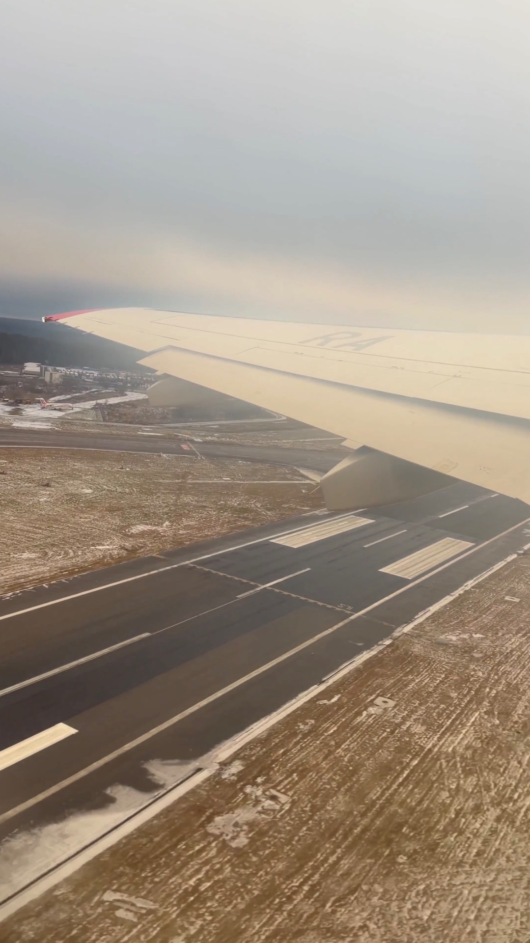 Какой эффектный взлёт был на Суперджет 100 авиакомпании Россия из аэропорта Внуково 😍 смотреть онлайн