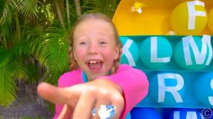 Настя получила в подарок волшебный цветок с желаниями