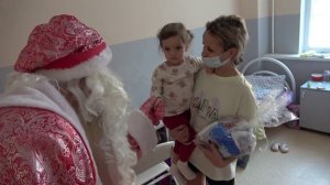 Настоящее новогоднее волшебство в стенах ДГБ Каменска-У.: сотрудники становятся сказочными героями