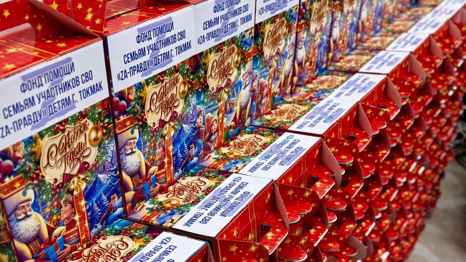 «ZА-Правду» и Народный фронт дарят новогодние подарки детям Молочанска смотреть онлайн