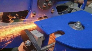 Станок для заточки коньков BroSharp в работе