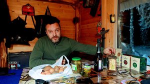 ОДИН В ТАЙГЕ! ВЫБРАЛСЯ НА БОЛОТО. НАХОДКА ПО GPS. ЖИВУ В МАЛЕНЬКОЙ ЛЕСНОЙ ИЗБУШКЕ.