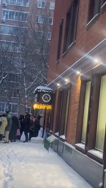 Километровые очереди в бани выстроились в Москве — жители хотят успеть «смыть» с себя 2025 год смотреть онлайн