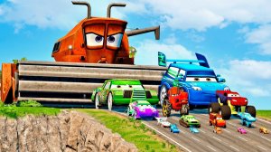 Трактор преследует Молнию Маквина! Все ТАЧКИ на спуске!