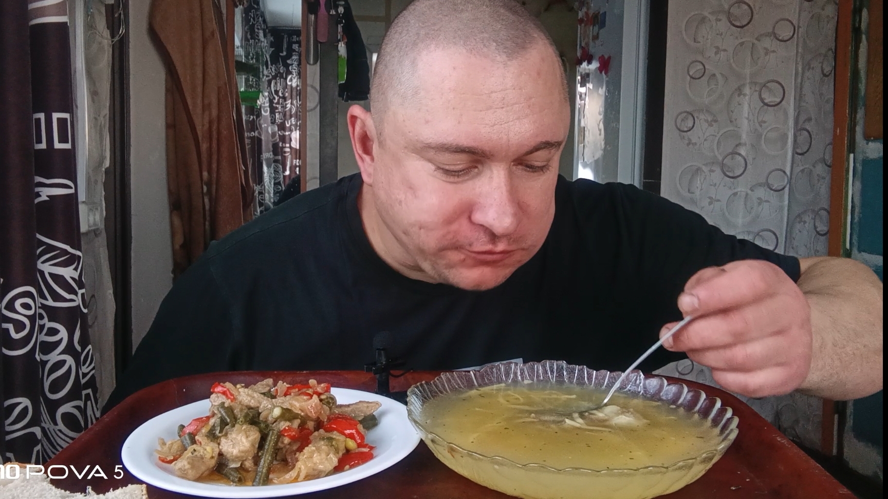 мукбанг/обжорыч/Суп с вермишелью, Тёплый салат с мясом/ смотреть онлайн