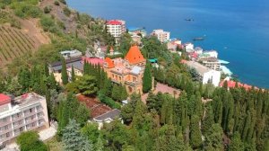 Крым. Посёлок Утес.  Эллинги и  дворец княгини Гагариной.