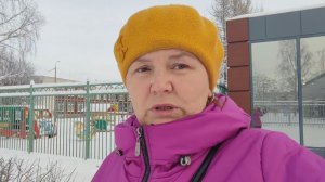 Гуляю с Ольгой. Зашли погреться. Заготовка в морозилку для чая.