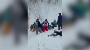 В Сочи из-под лавины спасли ребенка на горнолыжном курорте.